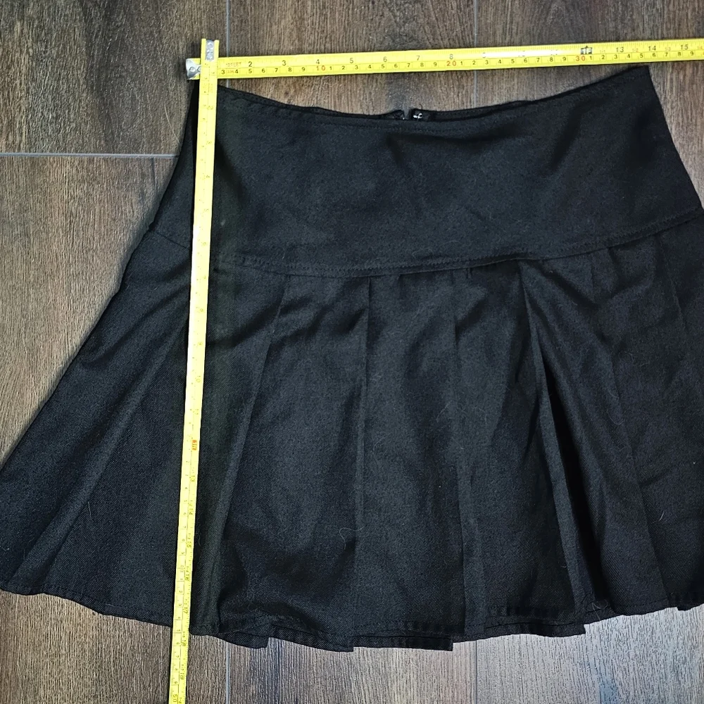 Black Pleated Skirt - Picture 4 of 5